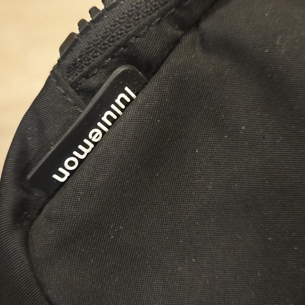 Lululemon Black Everywhere Belt Bag - Picture 3 of 11